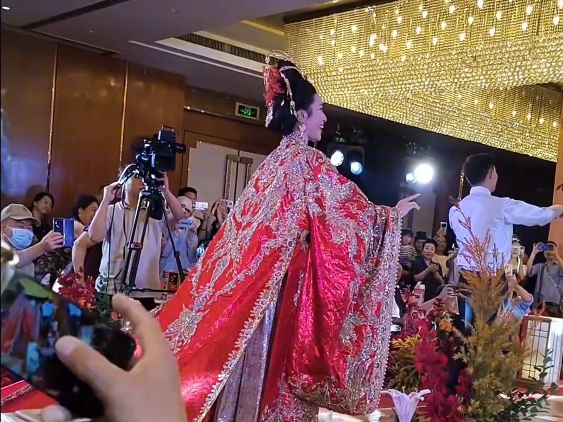 豫剧《抬花轿·坐轿》贾文龙爱女大婚抬轿