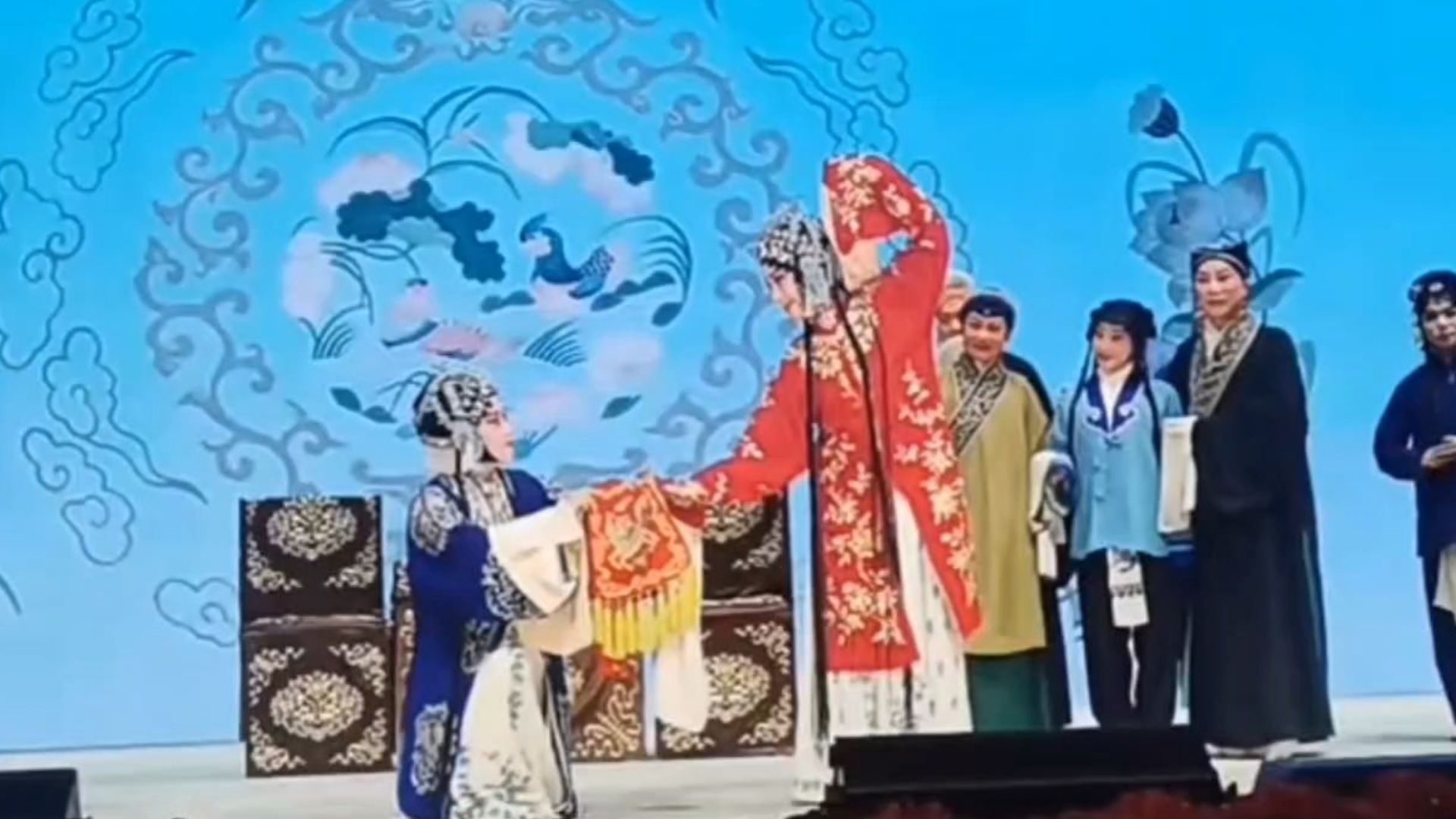 京剧《锁麟囊》迟小秋演唱任丘一中戏曲进校园