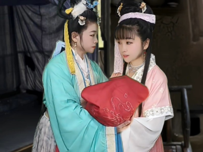 小九妹自演黄梅戏《王三姐赶集》