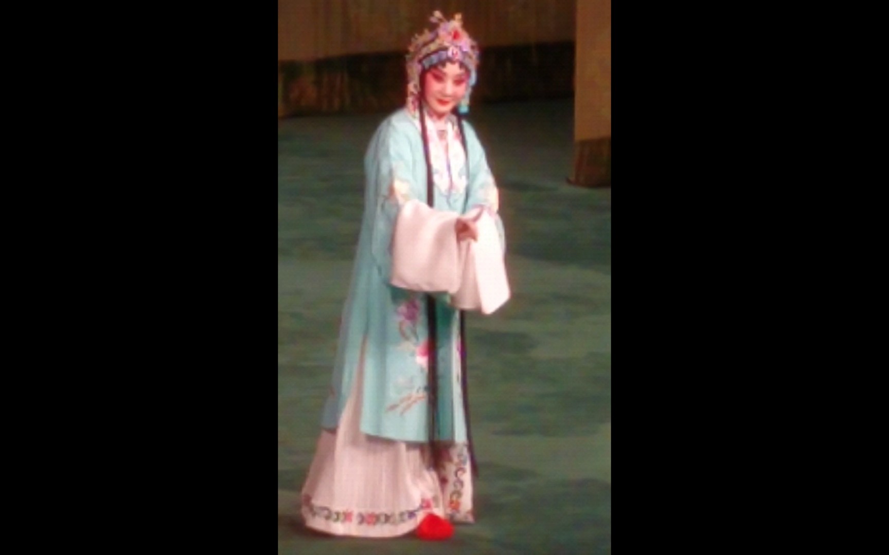 京剧《凤还巢》李胜素:日前领了严亲命