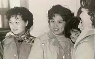 黄梅戏《党的女儿》选段：想念着亲人铁红军