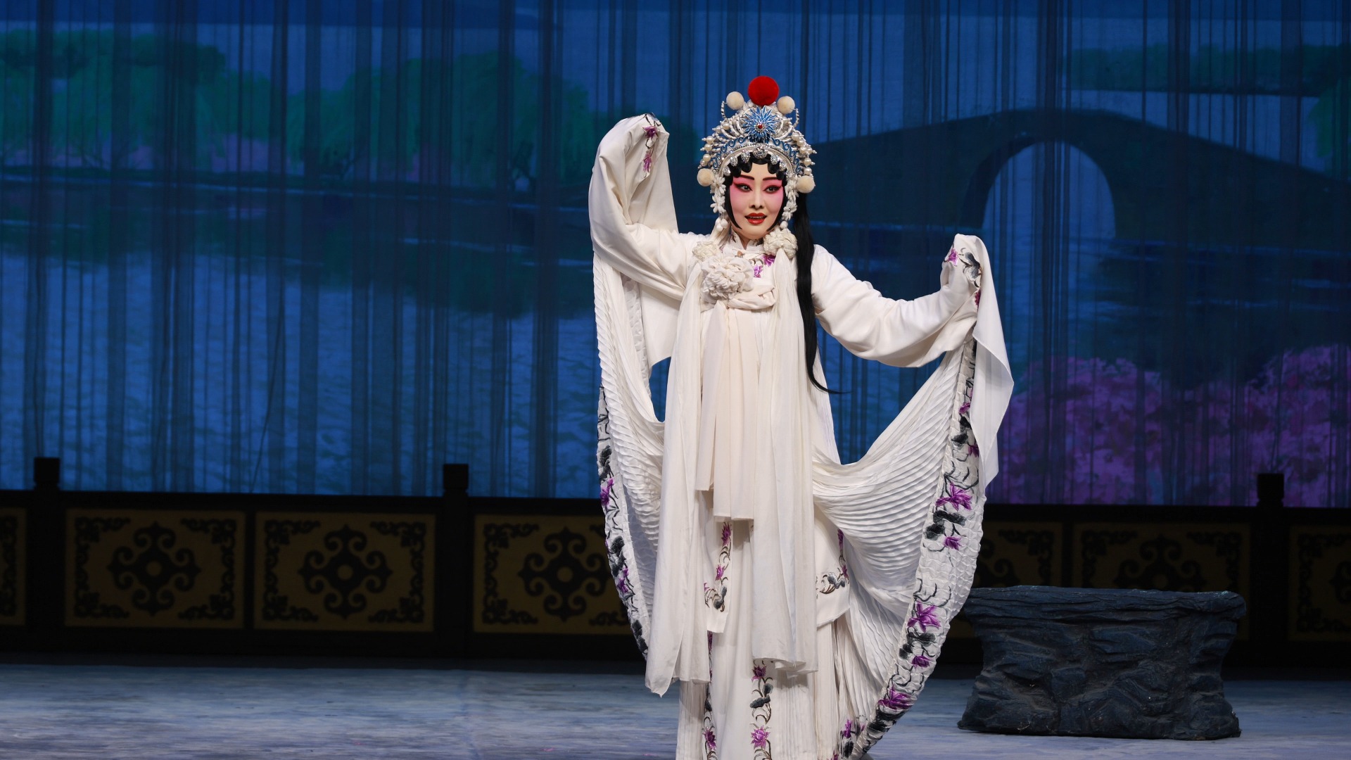 京剧《白蛇传·断桥》万晓慧尚照刚袁婷演出