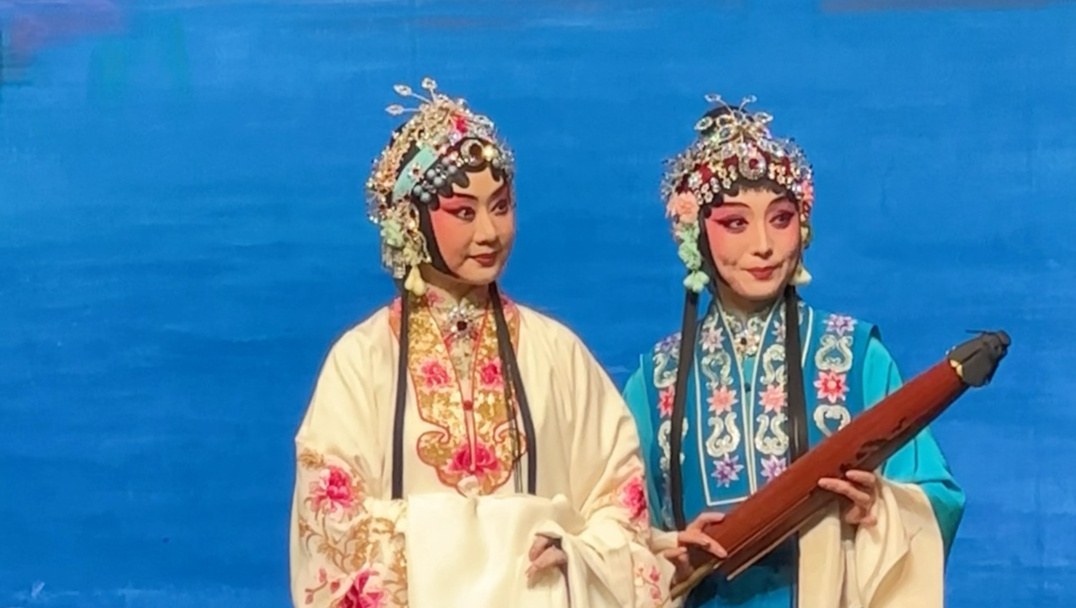 京剧《游湖借伞》李胜素经典选段