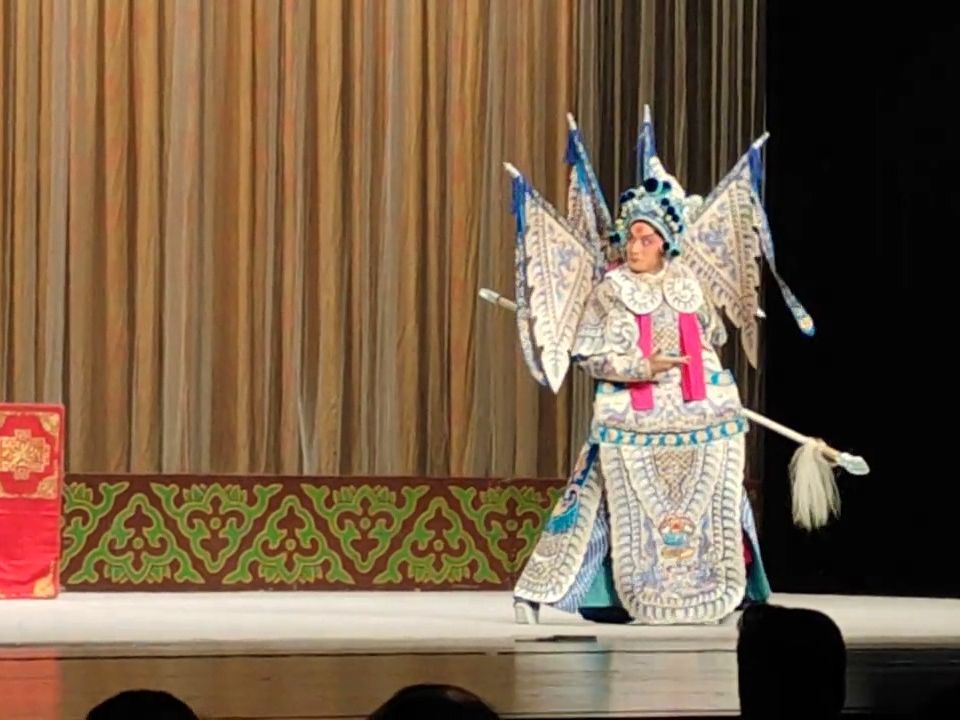 京剧《造白袍》演出选段