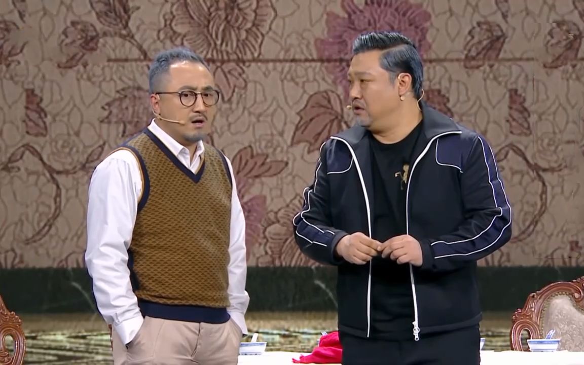 小品《突然发财》贾冰张红爽互怼演绎手足情深
